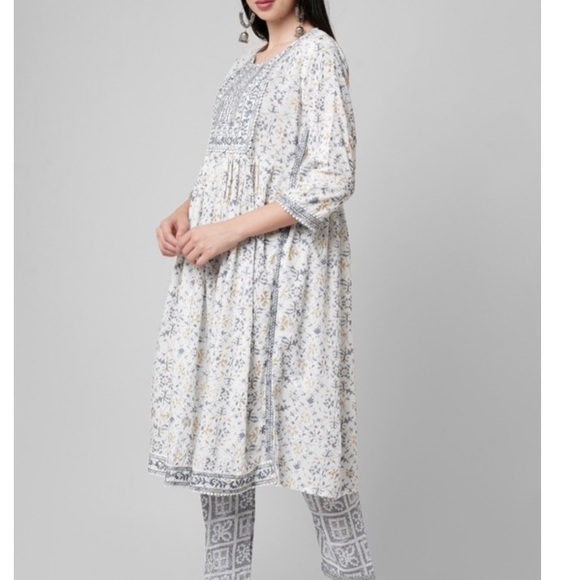 White 3 piece Kurti set with Bandhani pants and chiffon Duppatta . - Picture 4 of 5